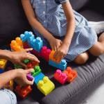 Crèche ou nounou : que choisir ? Comparaison, avantages, inconvénients et avis des spécialistes